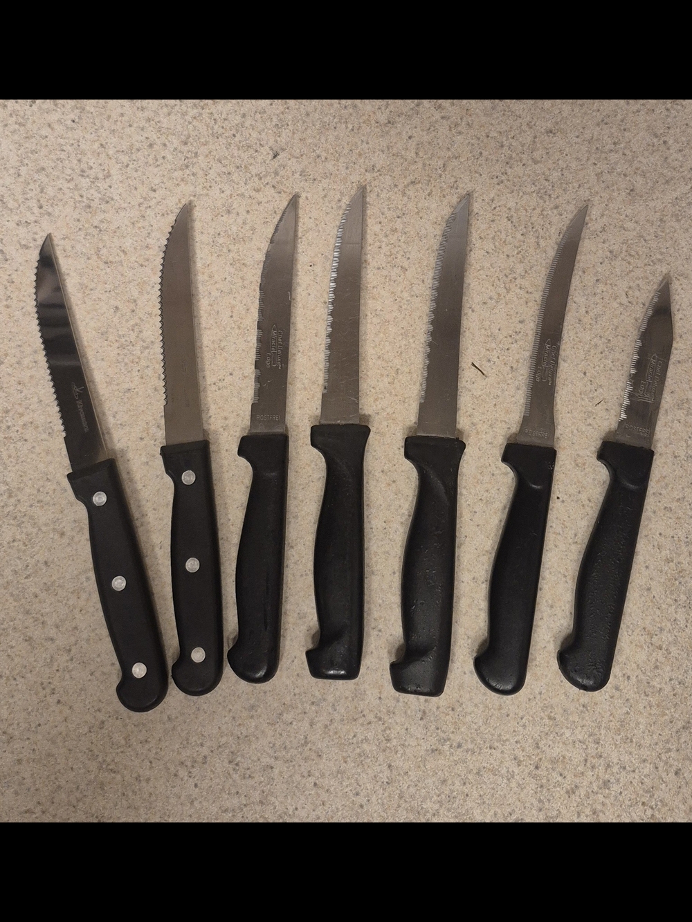 Set of 7 Steak Knives Black Handle Serrated Blade, Chef Deluxe and Kivomorn